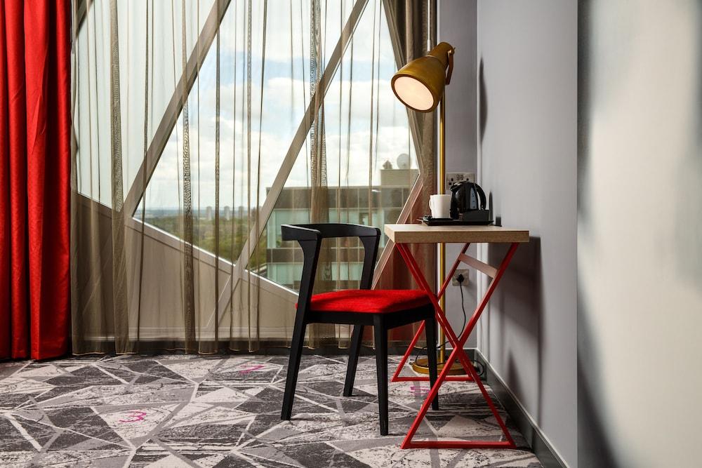 Ibis Styles London Ealing Hotel Exterior photo