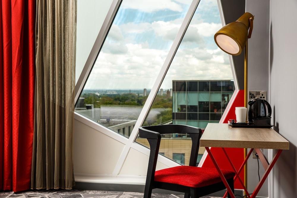 Ibis Styles London Ealing Hotel Exterior photo