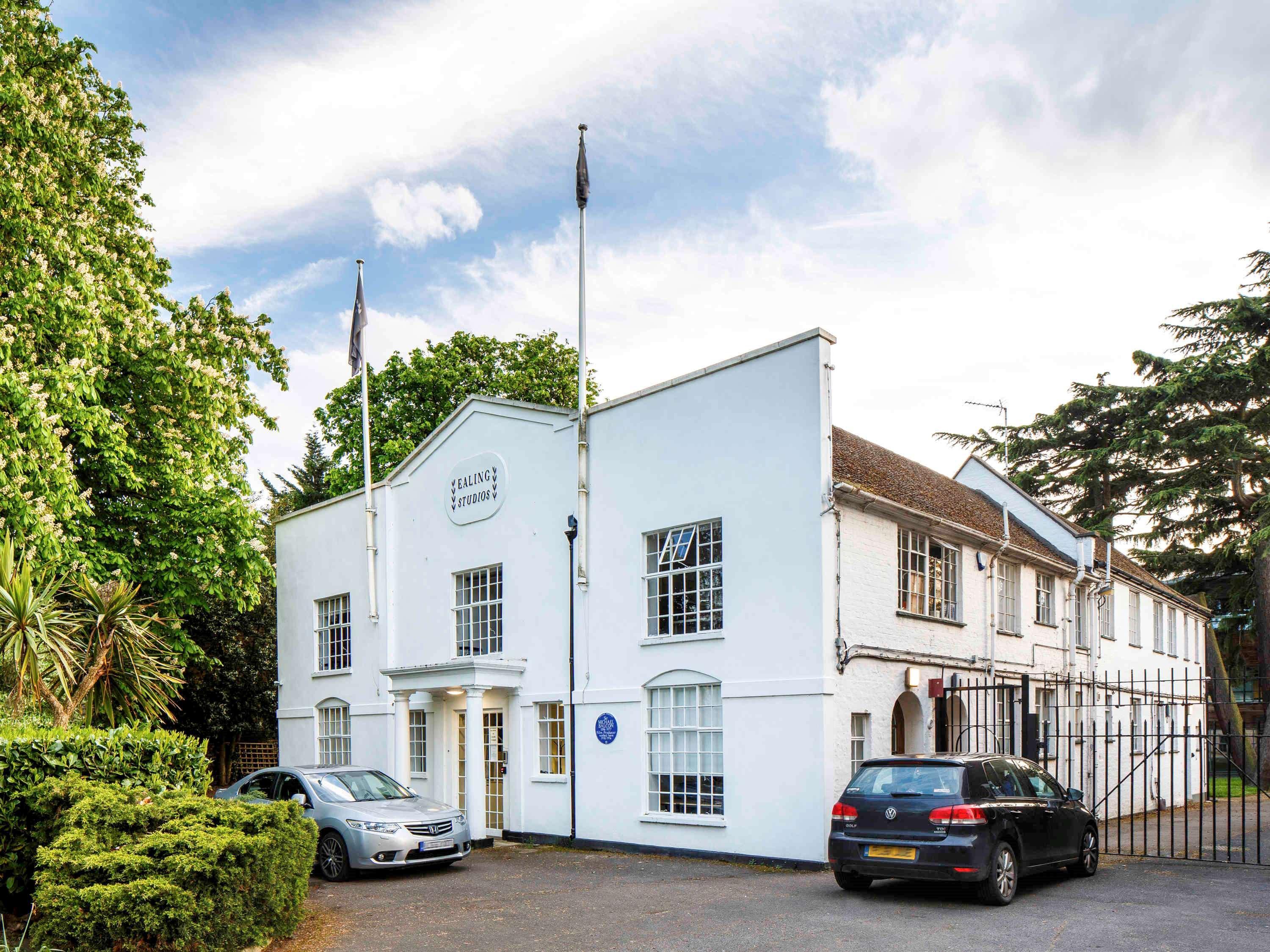 Ibis Styles London Ealing Hotel Exterior photo