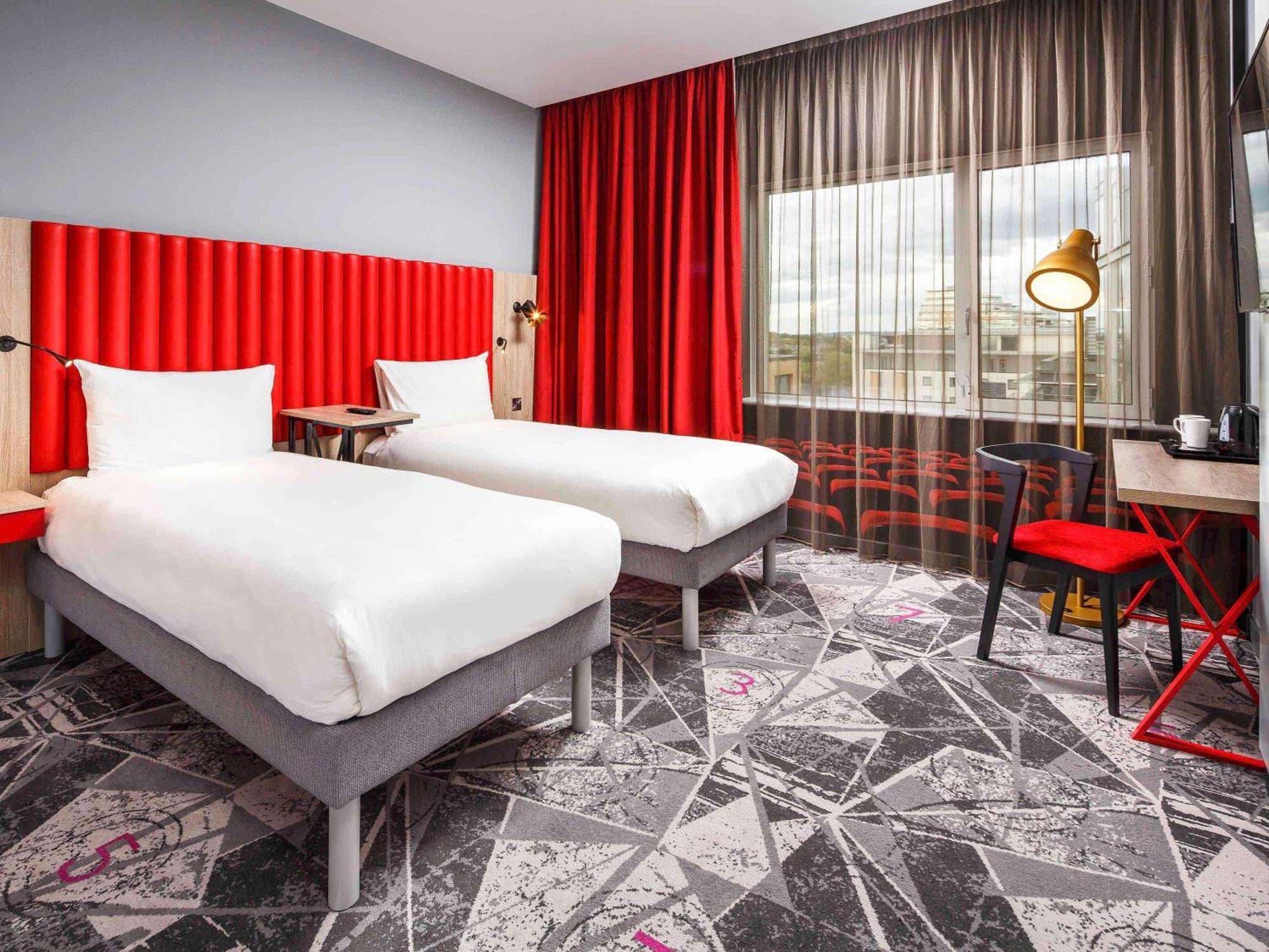 Ibis Styles London Ealing Hotel Exterior photo